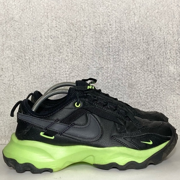 Nike TC 7900 Womens Black Ghost Green Running Athletic Sneakers Shoes SZ US 8.5 - Picture 1 of 11